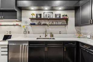 255 Valencia Cir, Saint Petersburg, FL 33716 - Photo 8