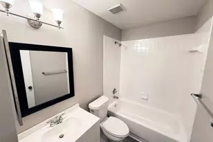 7218 E Bank Dr, Tampa, FL 33617 - Photo 18