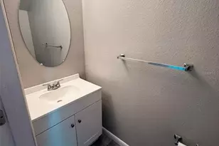 7218 E Bank Dr, Tampa, FL 33617 - Photo 16