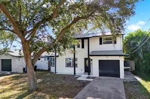 1810 Maryland Ave NE, Saint Petersburg, FL 33703 - Photo 2