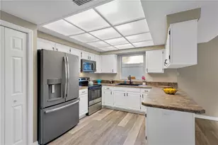 1803 S Golfview Dr, Plant City, FL 33566 - Photo 12