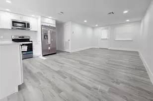 9009 Tree Valley Cir, Tampa, FL 33615 - Photo 8