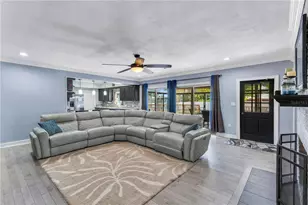 811 Fairlington Dr, Lakeland, FL 33813 - Photo 4