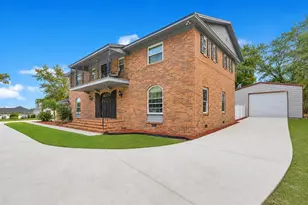 811 Fairlington Dr, Lakeland, FL 33813 - Photo 2