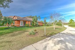 7352 Bridgeview Dr, Zephyrhills, FL 33545 - Photo 6