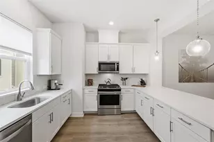 262 8th St N, Saint Petersburg, FL 33701 - Photo 12