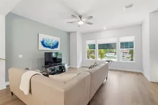 262 8th St N, Saint Petersburg, FL 33701 - Photo 10