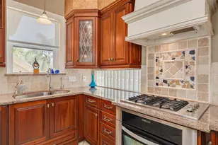 2613 59th St S, Gulfport, FL 33707 - Photo 8