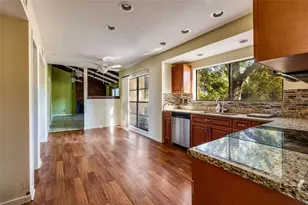 8613 Hulsey Rd, Tampa, FL 33634 - Photo 6