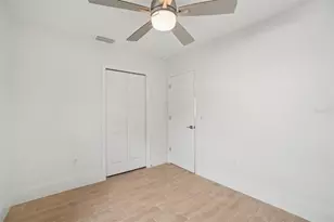 9008 Bay St NE, Saint Petersburg, FL 33702 - Photo 12