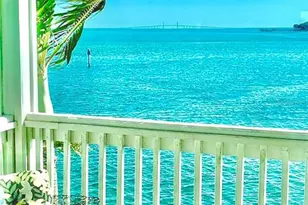 5285 Coquina Key Dr SE, Saint Petersburg, FL 33705 - Photo 4