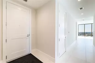 275 1st Ave S, Saint Petersburg, FL 33701 - Photo 2