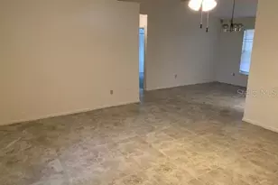 2106 Darlington Oak Dr, Seffner, FL 33584 - Photo 2