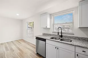 14224 Village Terrace Dr, Tampa, FL 33624 - Photo 4