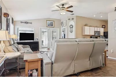 7135 Hamilton Park Boulevard, Tampa, FL 33615 - Photo 8