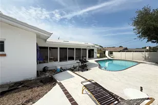 14001 Yacht Club Blvd, Seminole, FL 33776 - Photo 26