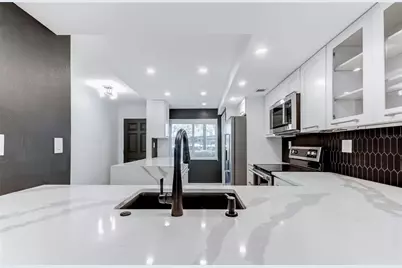 650 Island Way #106, Clearwater Beach, FL 33767 - Photo 2