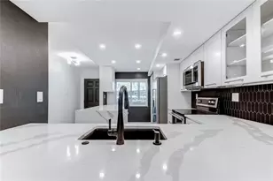 650 Island Way, Clearwater Beach, FL 33767 - Photo 2