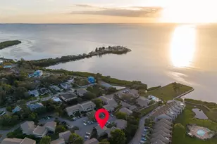 622 Windrush Bay Dr, Tarpon Springs, FL 34689 - Photo 2