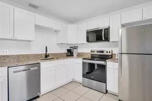 103 E Park St, Tarpon Springs, FL 34689 - Photo 8