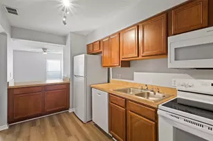 705 Haven Pl, Tarpon Springs, FL 34689 - Photo 2