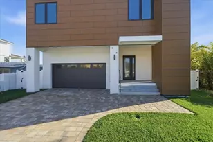 109 Punta Vista Dr, Saint Pete Beach, FL 33706 - Photo 2