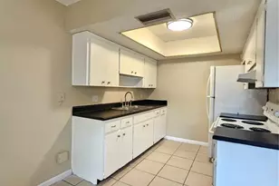 201 Northwest Jefferson Cir N, Saint Petersburg, FL 33702 - Photo 10