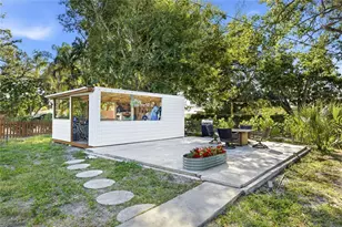 2317 7th Ave W, Bradenton, FL 34205 - Photo 2