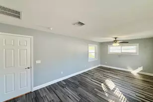 1201 86th Ave N, Saint Petersburg, FL 33702 - Photo 16