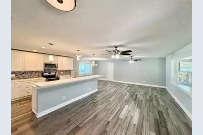 1201 86th Avenue N, Saint Petersburg, FL 33702 - Photo 4