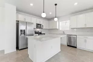 10423 Hidden Banks Gln, Parrish, FL 34219 - Photo 2