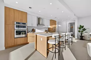 275 1st Ave S, Saint Petersburg, FL 33701 - Photo 2