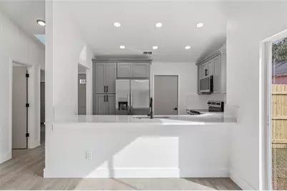 9478 Forest Hills Circle, Tampa, FL 33612 - Photo 18