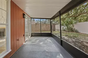 9478 Forest Hills Cir, Tampa, FL 33612 - Photo 32