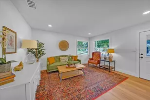 1301 56th St S, Gulfport, FL 33707 - Photo 4