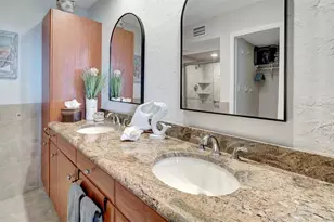 1125 W Peppertree Dr, Sarasota, FL 34242 - Photo 20