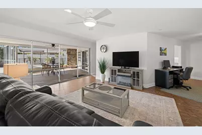 8678 10th Street N, Saint Petersburg, FL 33701 - Photo 4