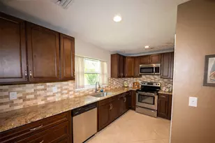 1614 Stafford Ln, Sarasota, FL 34232 - Photo 8