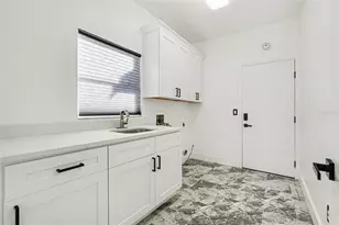 905 Clearcreek Dr, Tampa, FL 33613 - Photo 20