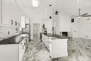 905 Clearcreek Dr, Tampa, FL 33613 - Photo 18