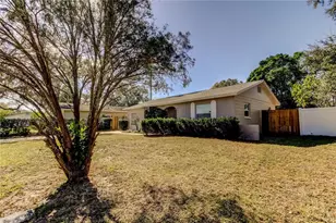 5525 Pine Cir NE, Saint Petersburg, FL 33703 - Photo 1