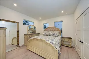 323 15th St N, Saint Petersburg, FL 33705 - Photo 34