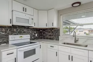 10521 Oak Hill Dr, Port Richey, FL 34668 - Photo 16