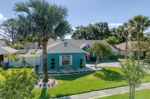 16605 Round Oak Dr, Tampa, FL 33618 - Photo 2