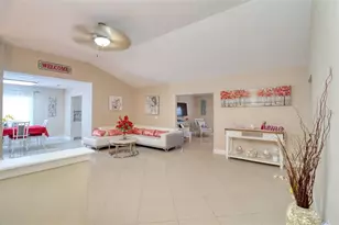 16605 Round Oak Dr, Tampa, FL 33618 - Photo 6