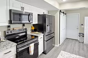 8518 Misty River Ct, Tampa, FL 33637 - Photo 4