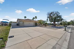 6503 Santiago Ct, Apollo Beach, FL 33572 - Photo 6