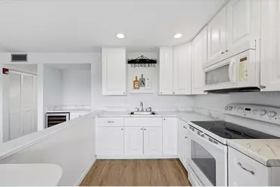 1001 77th Avenue N #307, Saint Petersburg, FL 33702 - Photo 6