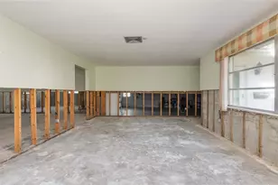 1760 Georgia Ave NE, Saint Petersburg, FL 33703 - Photo 4