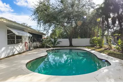 1760 Georgia Avenue NE, Saint Petersburg, FL 33703 - Photo 20